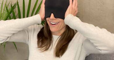 This Strange “Headache Hat” Eliminates Headaches In Seconds